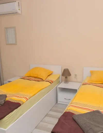 Двойна стая с единични легла ⏐ гр. Русе ⏐ Нощувки