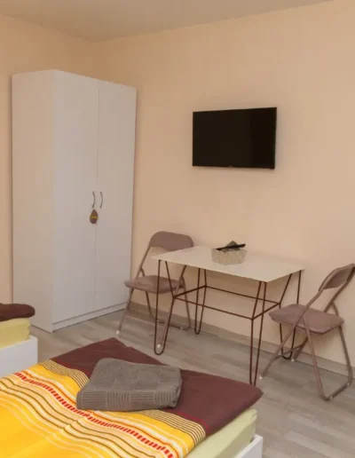 Двойна стая с единични легла ⏐ гр. Русе ⏐ Нощувки