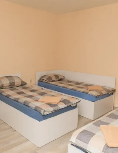 Тройна стая Единични легла ⏐ гр. Русе ⏐ Нощувки