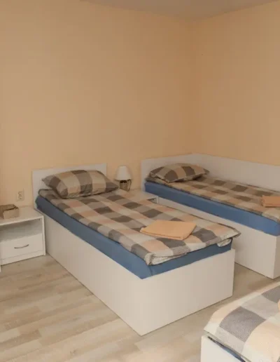 Тройна стая Единични легла ⏐ гр. Русе ⏐ Нощувки