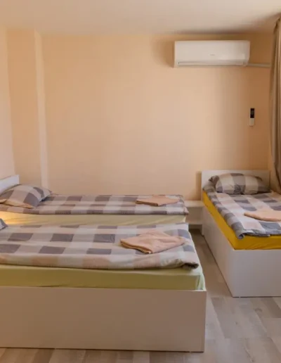 Тройна стая с преход ⏐ гр. Русе ⏐ Нощувки