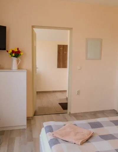 Тройна стая с преход ⏐ гр. Русе ⏐ Нощувки